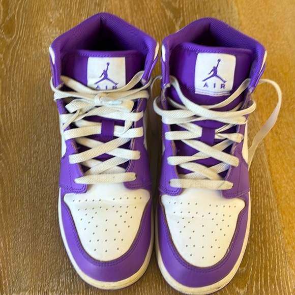 Nike Air Jordan 1 Mid Purple Venom Size 7Y - Picture 2 of 10